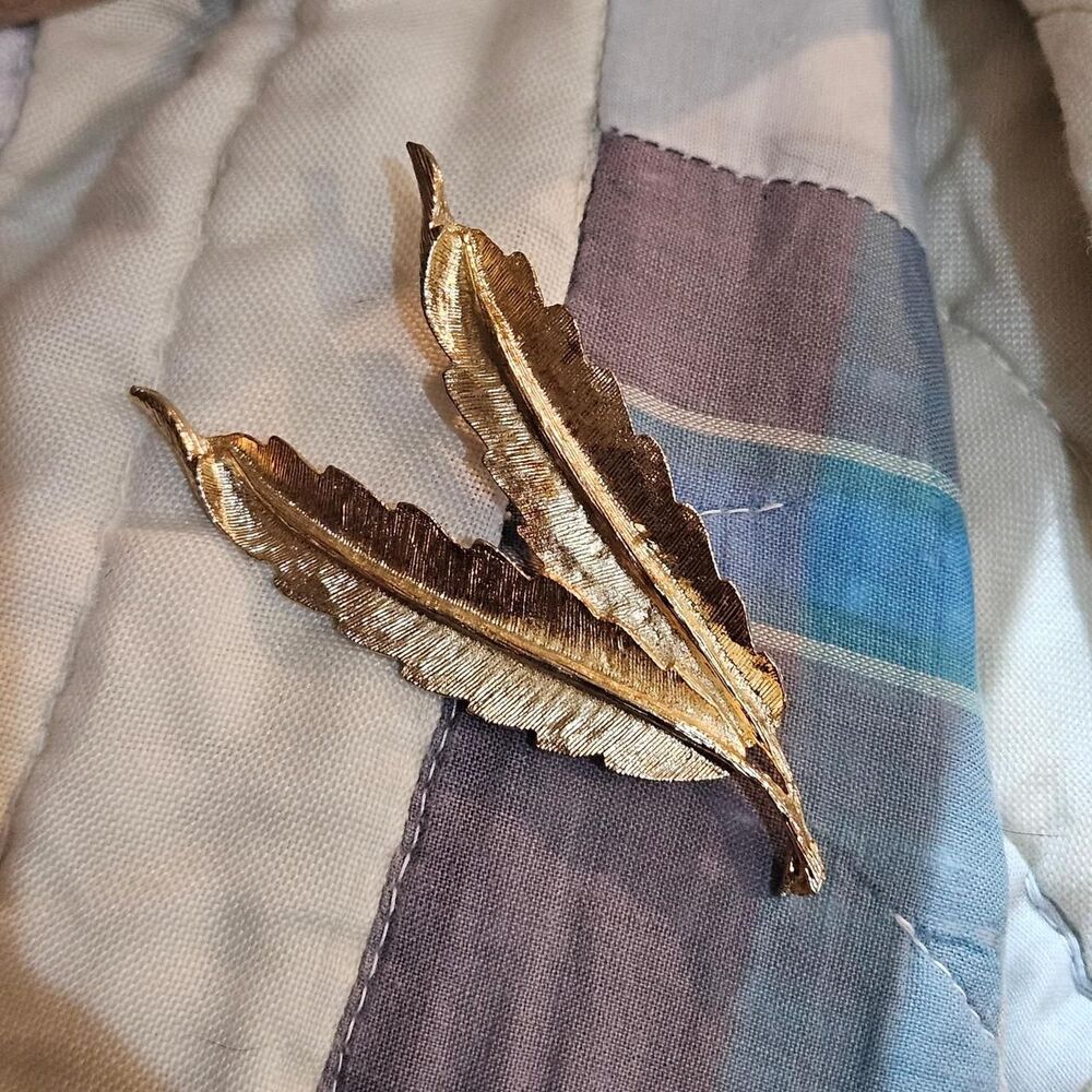vintage cottagecore whimsical leaves gold tone brooch